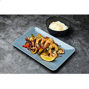 TĪĢERGARNELES AR DĀRZEŅIEM UN RĪSIEM